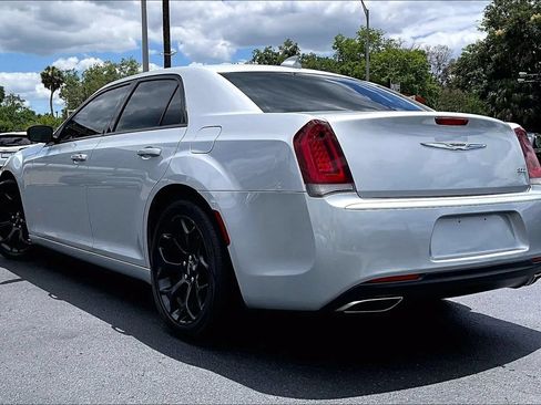 Used 2019 Chrysler 300 Touring w/ Sport Appearance Package RWD image 4