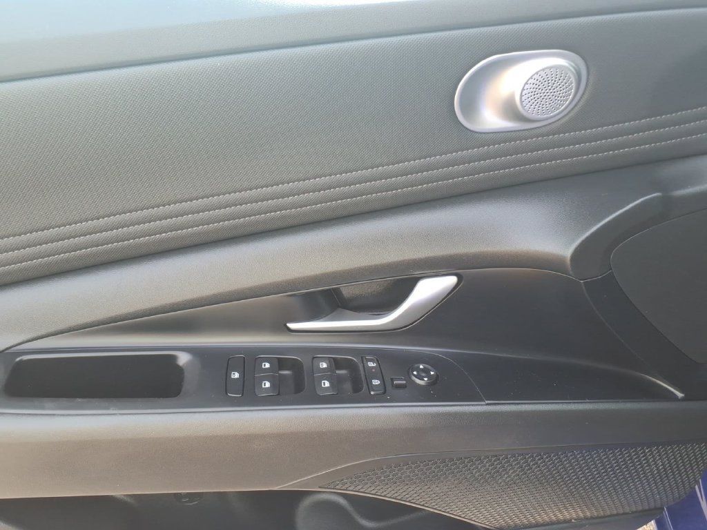 Used 2025 Hyundai Elantra SEL FWD image 16