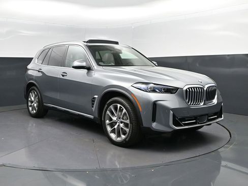 New 2026 BMW X5 sDrive40i image 9