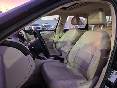 Used 2012 Volkswagen Passat 2.5 SE image 11