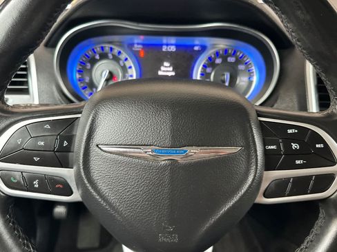 Used 2018 Chrysler 300 Touring w/ Chrome Appearance Package image 24