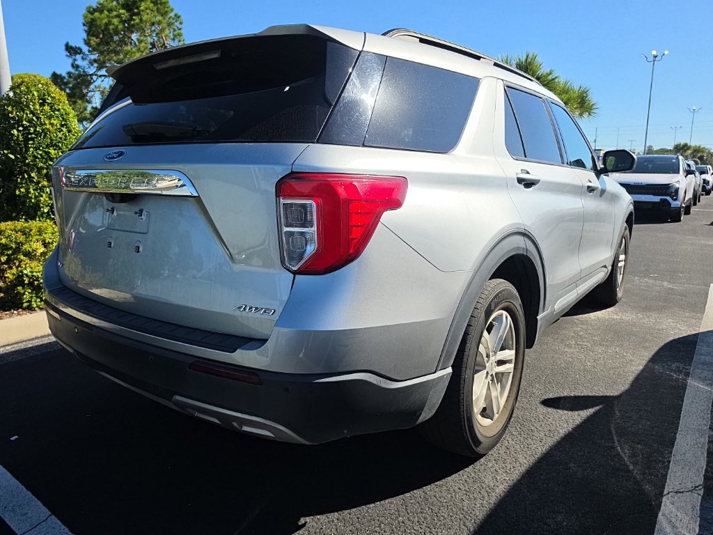 Used 2023 Ford Explorer XLT w/ Equipment Group 202A AWD/4WD image 19