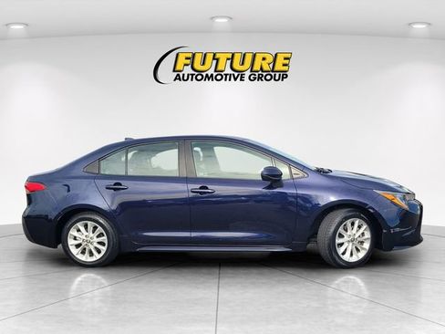 Used 2022 Toyota Corolla LE w/ LE Convenience Package image 3