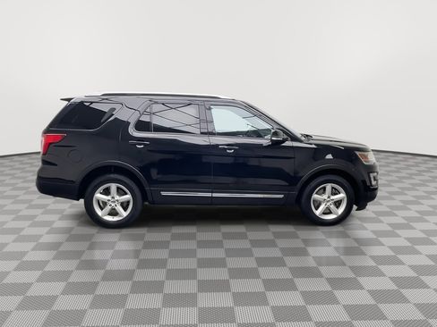 Used 2017 Ford Explorer XLT image 36