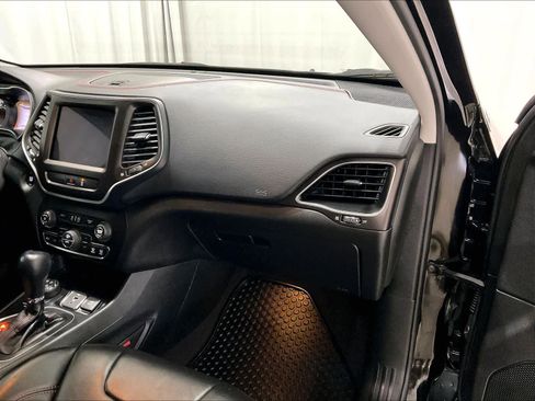 Used 2022 Jeep Cherokee Trailhawk w/ Comfort/Convenience Group image 13