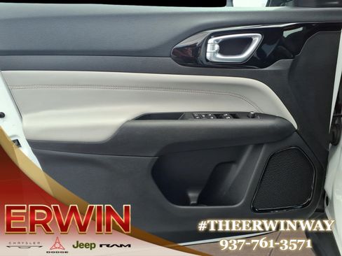 Certified 2025 Jeep Compass Limited AWD/4WD image 10