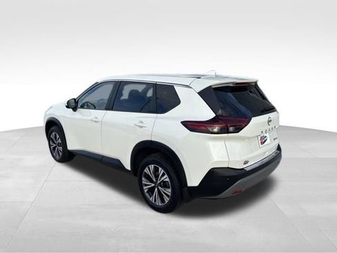 Used 2023 Nissan Rogue SV image 3
