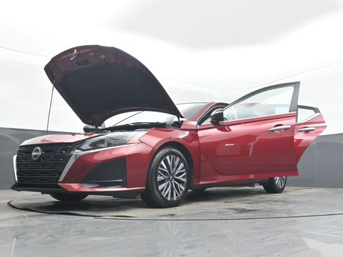 Used 2024 Nissan Altima 2.5 SV image 38