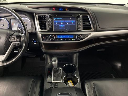 Certified 2017 Toyota Highlander XLE w/ Carpet Mat Package image 15
