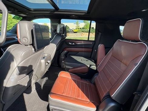 Used 2023 GMC Yukon XL Denali Ultimate AWD/4WD image 26