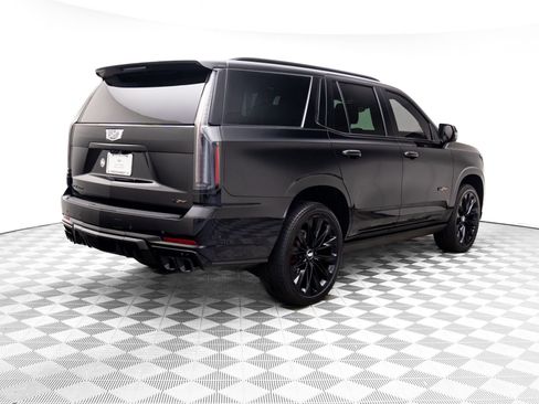 Certified 2025 Cadillac Escalade V w/ LPO, ONYX Package AWD/4WD image 5