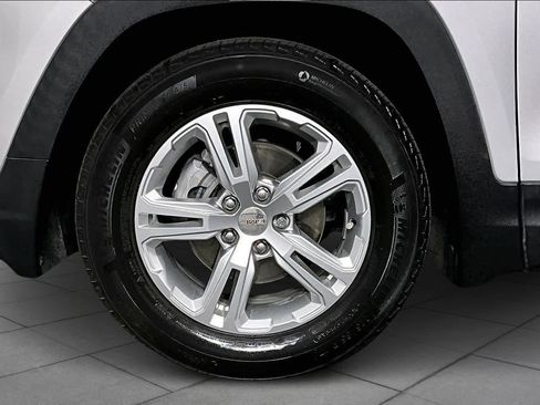 Used 2022 GMC Terrain SLE w/ Driver Convenience Package image 12