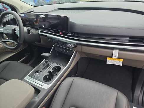 New 2027 Kia Carnival FWD image 11