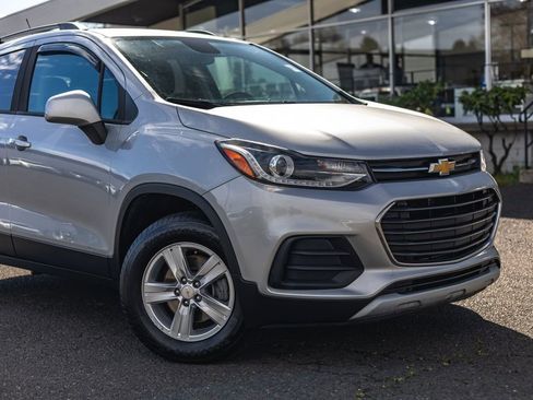 Used 2022 Chevrolet Trax LT w/ Driver Confidence Package AWD/4WD image 3