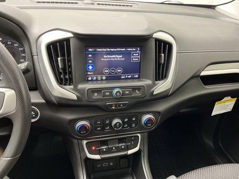 Certified 2024 GMC Terrain SLE w/ Driver Convenience Package image 17