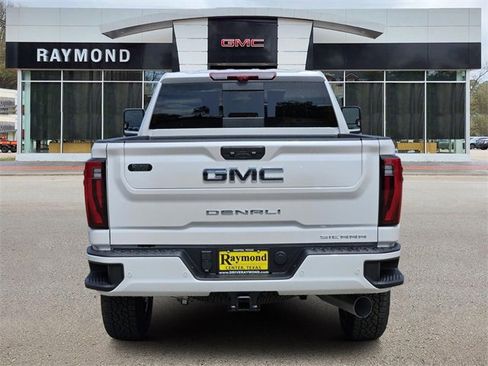 New 2025 GMC Sierra 2500 Denali Ultimate image 4