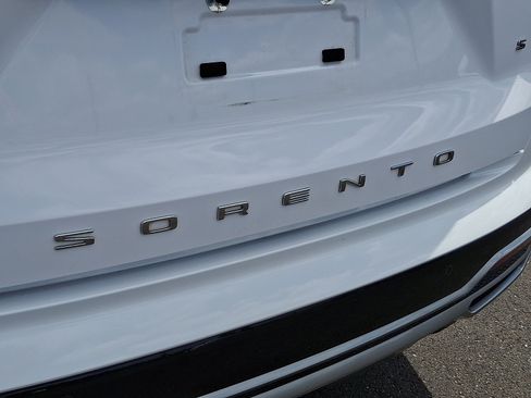 Used 2021 Kia Sorento S w/ Panoramic Sunroof Package FWD image 31