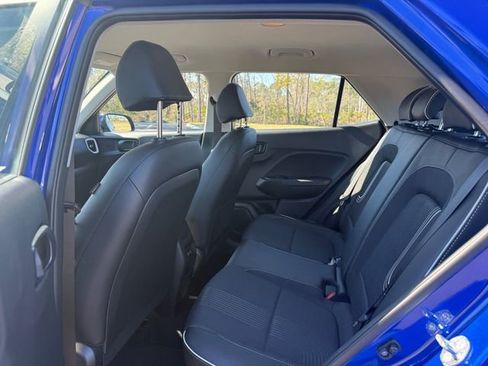 Used 2025 Hyundai Venue Limited image 6