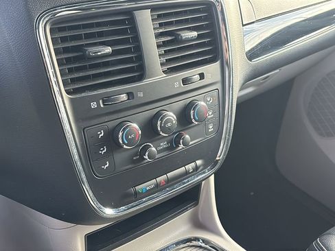 Used 2019 Dodge Grand Caravan SXT image 20