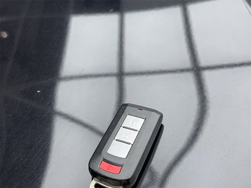 Used 2020 Mitsubishi Outlander ES image 54