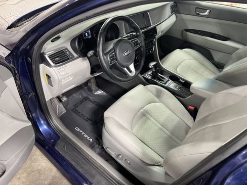 Used 2017 Kia Optima EX w/ Premium Package image 11