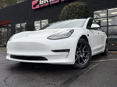 Used 2022 Tesla Model 3 Standard Range image 2