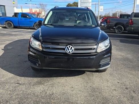 Used 2016 Volkswagen Tiguan S image 3