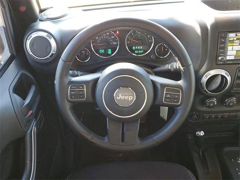 Used 2015 Jeep Wrangler Unlimited Rubicon w/ Connectivity Group image 23