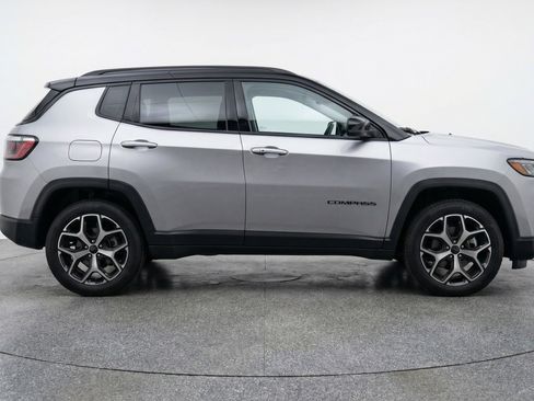 Used 2025 Jeep Compass Limited AWD/4WD image 11