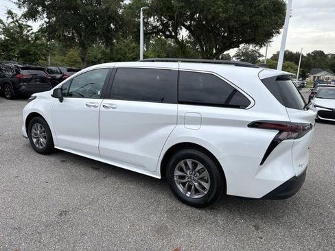 Certified 2024 Toyota Sienna XLE FWD image 4