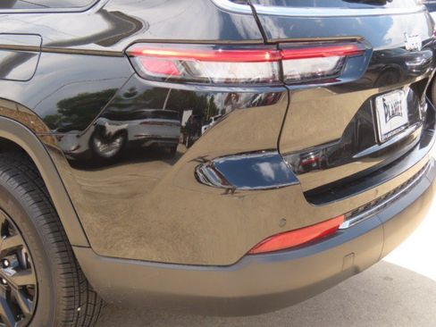 Used 2025 Jeep Grand Cherokee L Limited RWD image 14