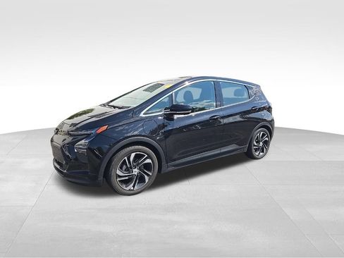 Used 2023 Chevrolet Bolt LT w/ Infotainment Package FWD image 1