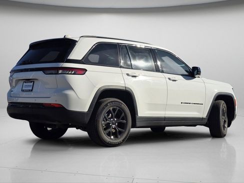 Used 2024 Jeep Grand Cherokee Altitude AWD/4WD image 22