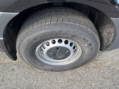 Used 2025 Mercedes-Benz Sprinter 2500 image 34