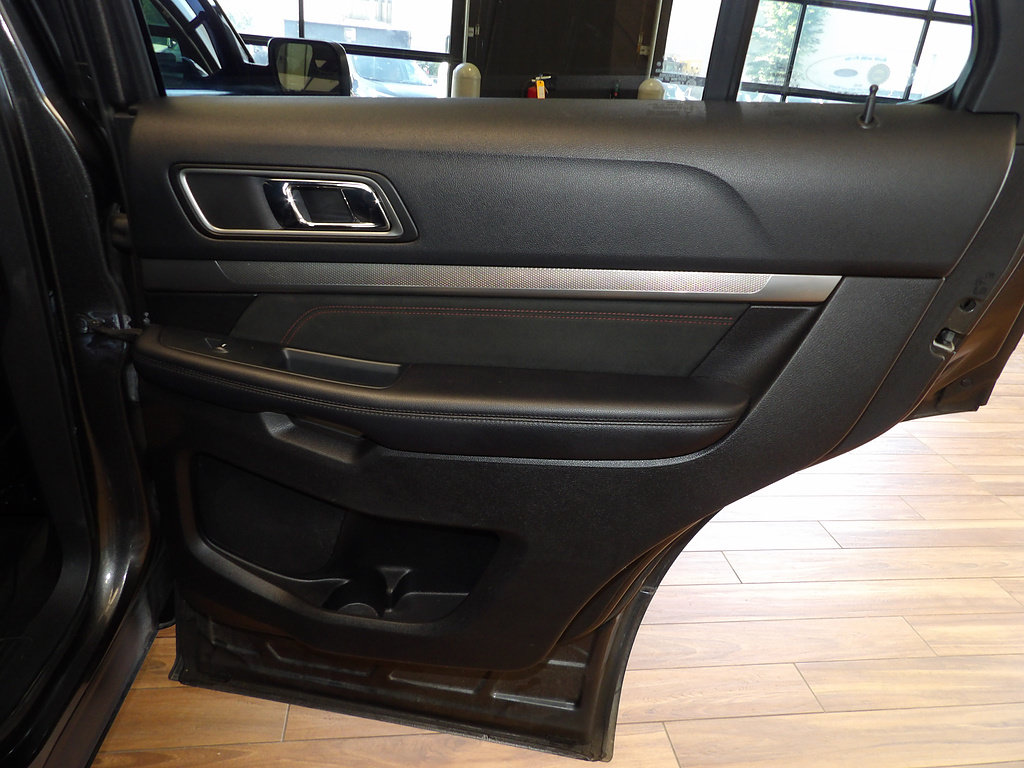 Used 2018 Ford Explorer XLT w/ Equipment Group 202A FWD image 16
