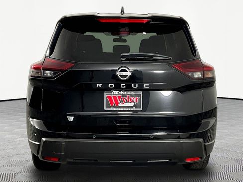 Certified 2025 Nissan Rogue SV FWD image 5
