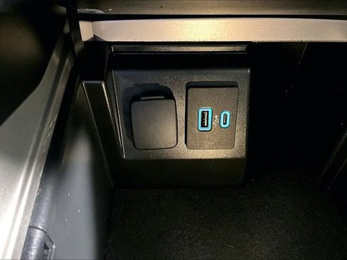 Used 2023 Ford Explorer XLT w/ Equipment Group 202A image 34