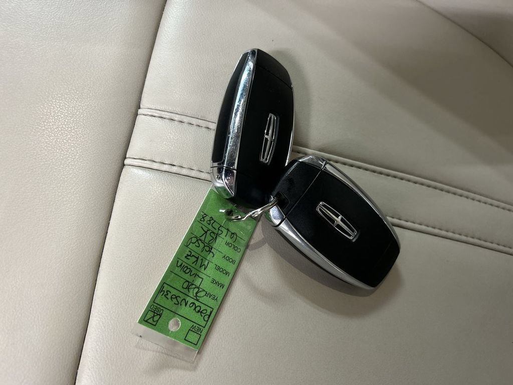 Used 2020 Lincoln MKZ AWD image 12