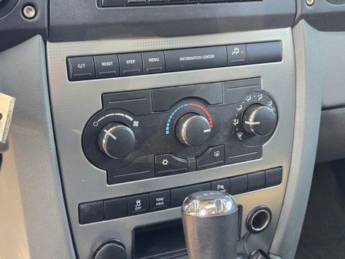 Used 2007 Jeep Commander Sport image 34