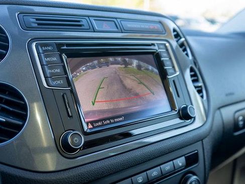 Used 2016 Volkswagen Tiguan SE AWD/4WD image 13