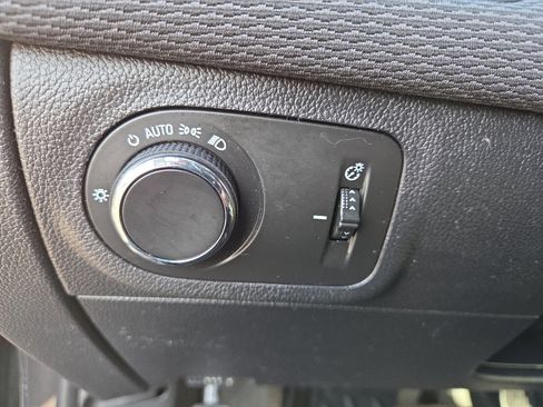 Used 2017 Chevrolet Cruze LT image 21