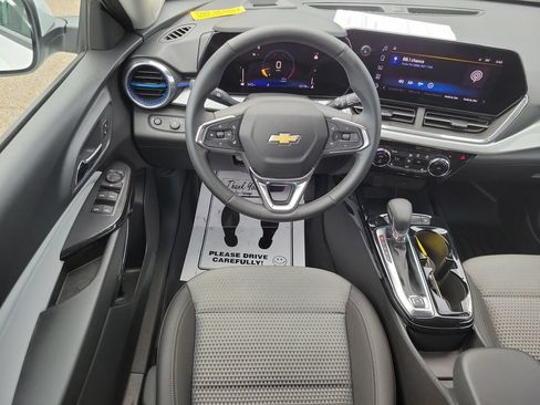 Certified 2025 Chevrolet Trax LT w/ Driver Confidence Package FWD image 29