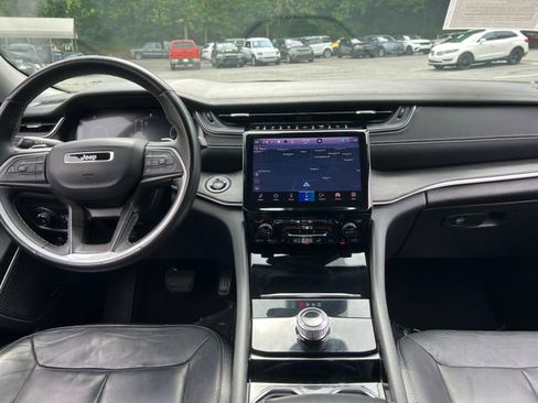 Used 2022 Jeep Grand Cherokee Limited image 18