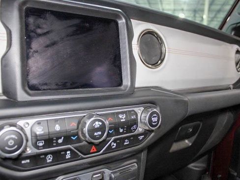 Used 2021 Jeep Gladiator Overland image 15