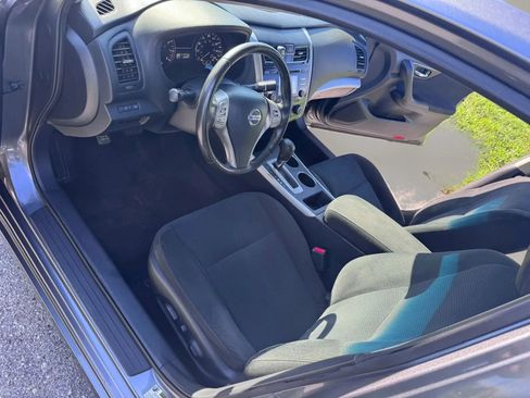 Used 2015 Nissan Altima 2.5 SV w/ Convenience Package FWD image 10