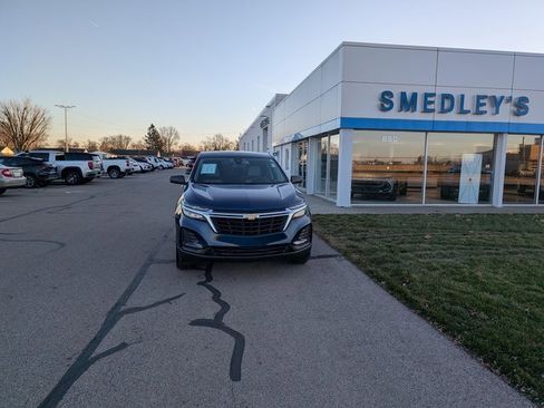 Used 2023 Chevrolet Equinox LS w/ LS Convenience Package image 2