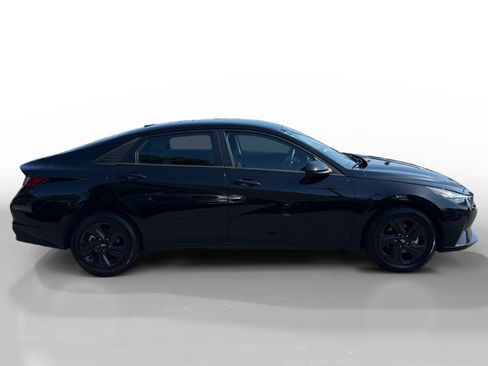Used 2022 Hyundai Elantra SEL w/ Preferred Accessory Package FWD image 6