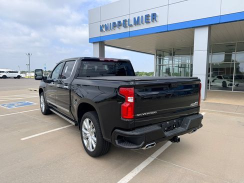 Used 2025 Chevrolet Silverado 1500 High Country w/ High Country Premium Package AWD/4WD image 6