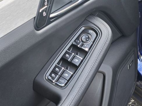 Certified 2025 Porsche Macan image 18