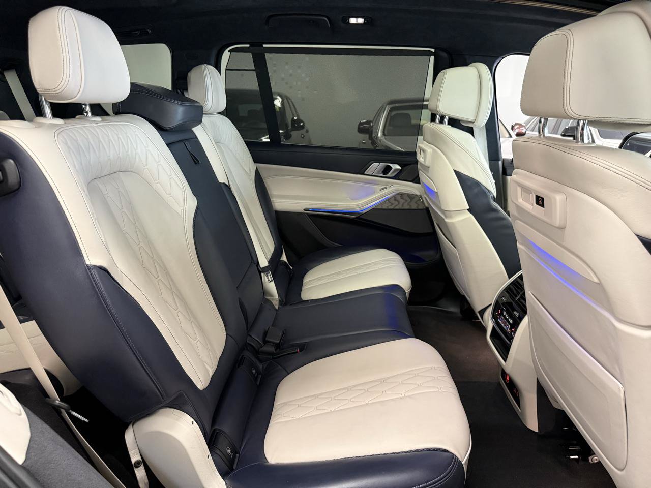 Used 2019 BMW X7 xDrive50i w/ Executive Package AWD/4WD image 28